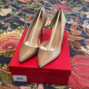 NWT Kelly & Katie Driella Taupe Heels